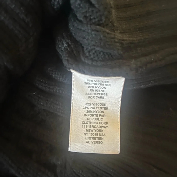 Black Cable knit sweater by Philosophy-NWT -Size Large, Warm and Cozy - Picture 7 of 8